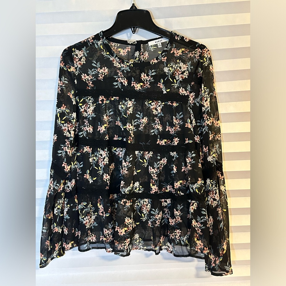 RO & DE Anthropologie Floral Bell
Sleeved Blouse size Medium